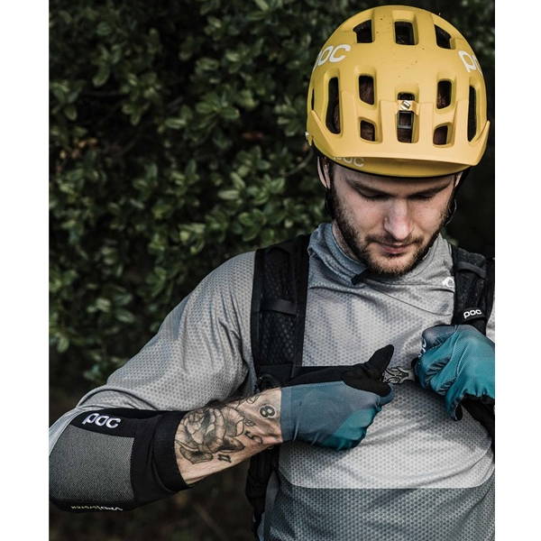 Poc Essential Enduro 3/4 Light Jersey 4 Poc Essential Enduro 3/4 Light Jersey - Image 4